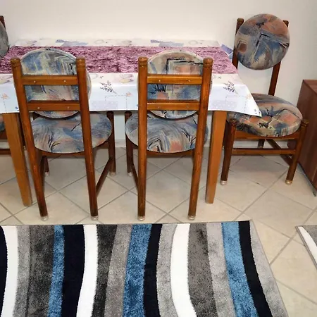 Apartmanház