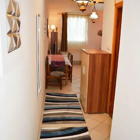 Apartmanház *
